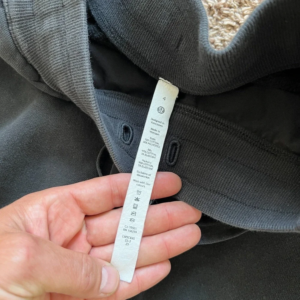 Lululemon Women's Size 4 Scuba Mid Rise Oversized Jogger in Black